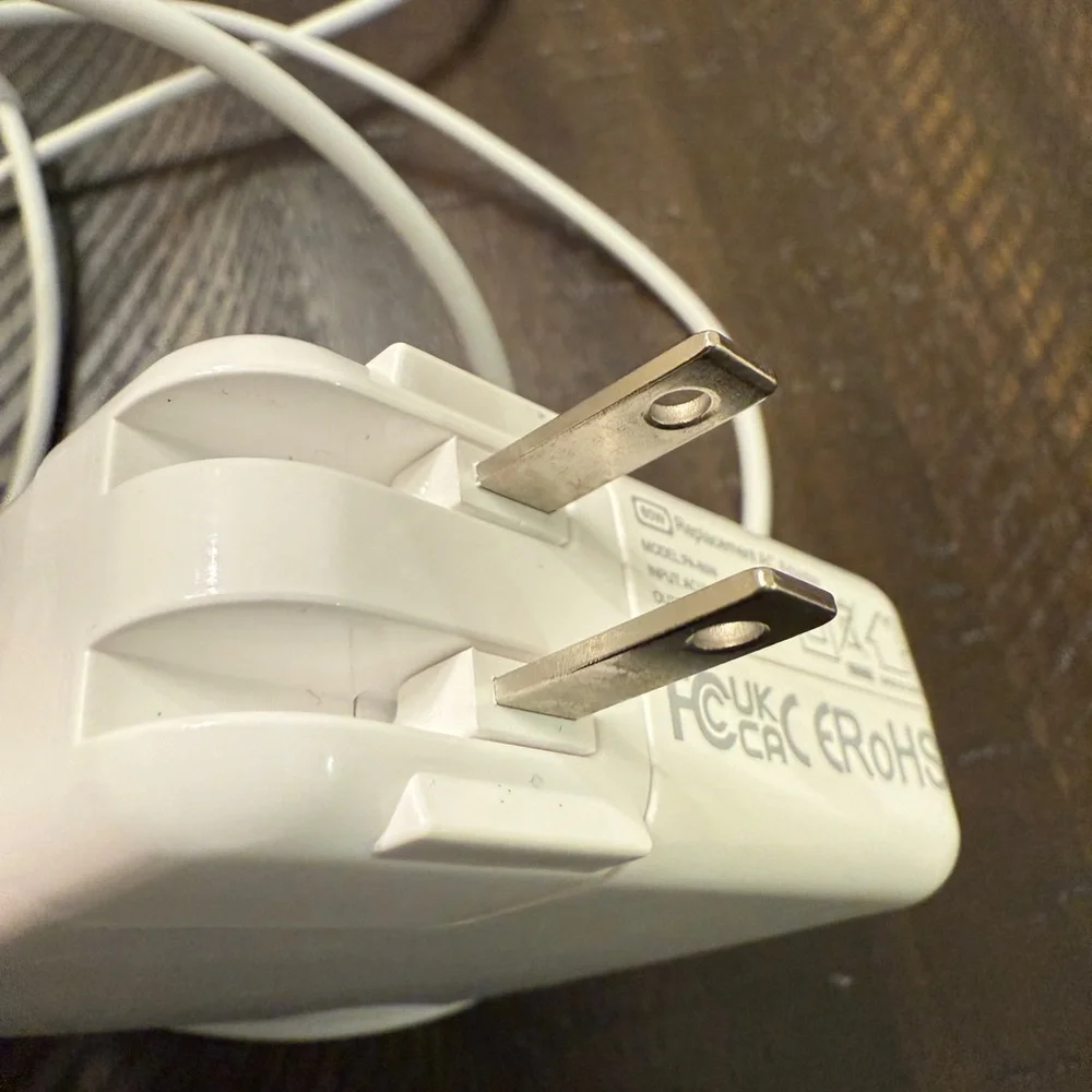 MAC power adapter with cable